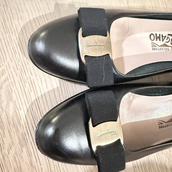 Ferragamo black vara pump - Picture 12 of 13